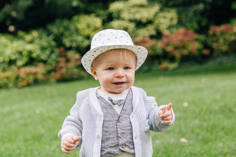 petit garçon mignon avec un chapeau