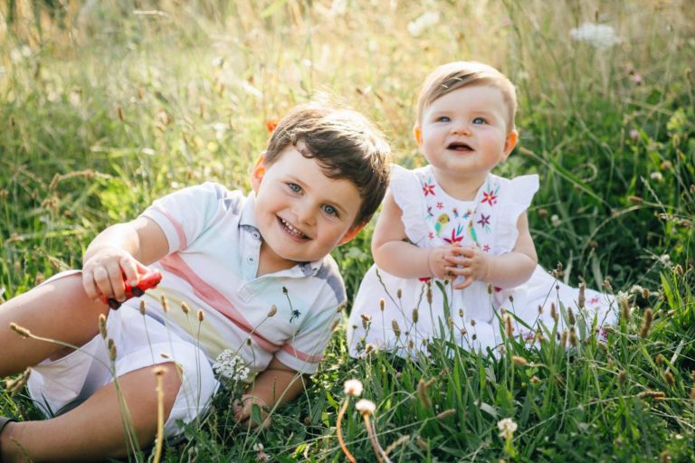 photoshoot au parc avec deux enfants