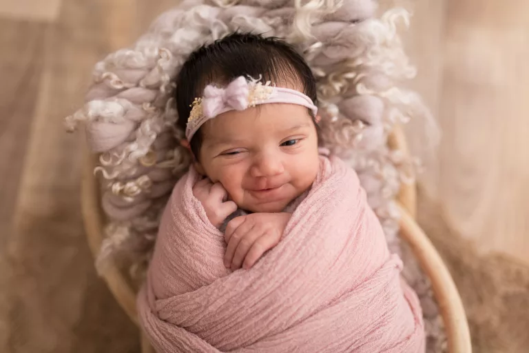 photographe lausanne vevey bebe dans un panier