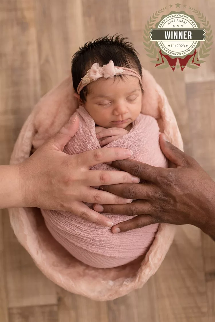 Newborn photographer Switzerland Ji photo seance photo nouveau ne avec parents