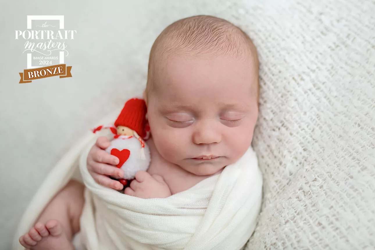 Séance photo nouveau-né Lausanne et Vevey seance photo nouveau ne portrait masters awards