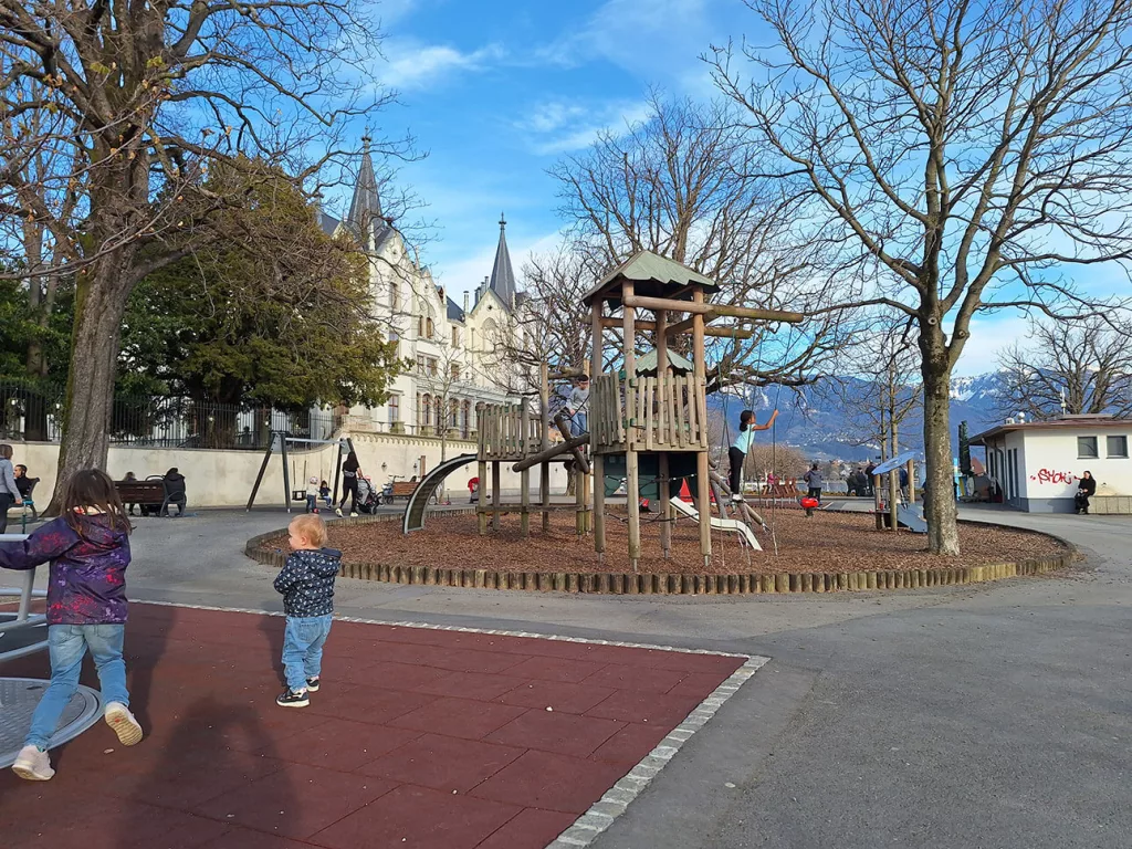 Que faire a Vevey avec les enfants la place de jeux 2